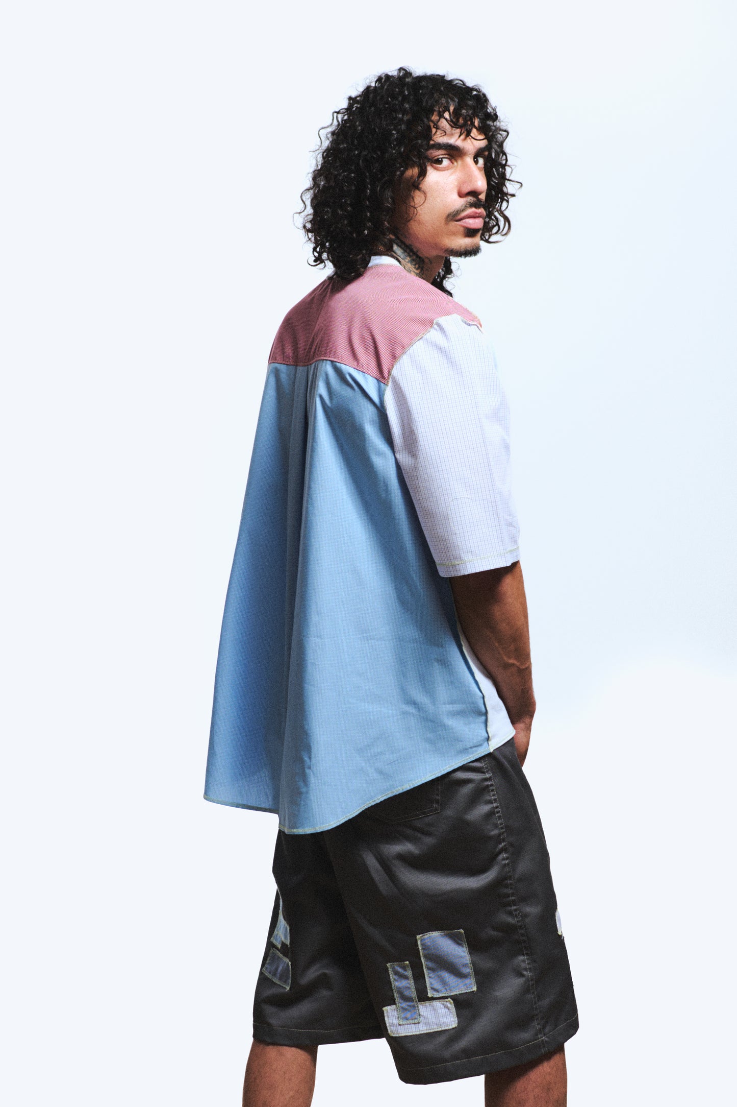 1/2 CAMISA 1/2 SUDADERA MANGA CORTA / blanco, multicolor
