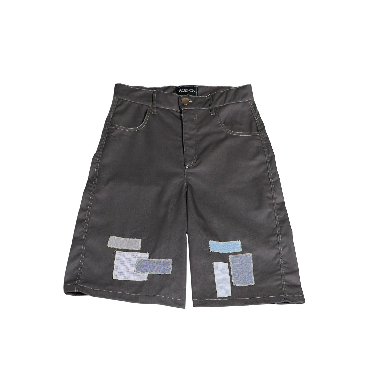 SHORTS LAAARGOS CON PARCHES / gris