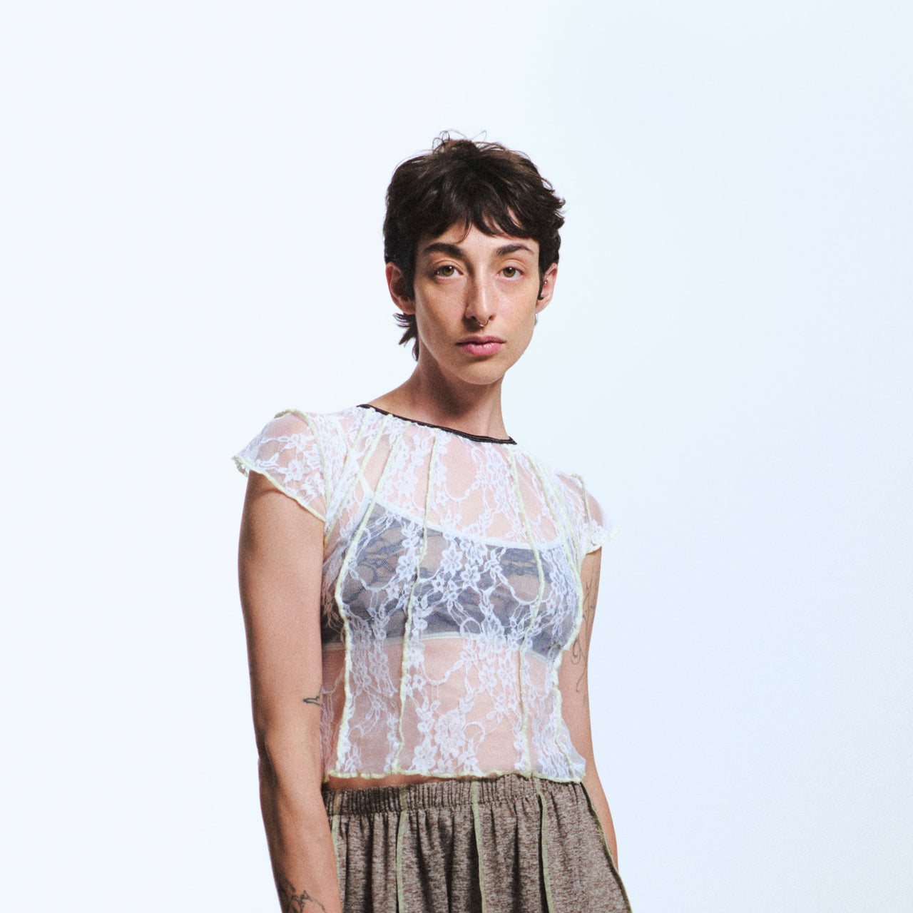 TOP RESTOS ENCAJE / blanco con bies negro