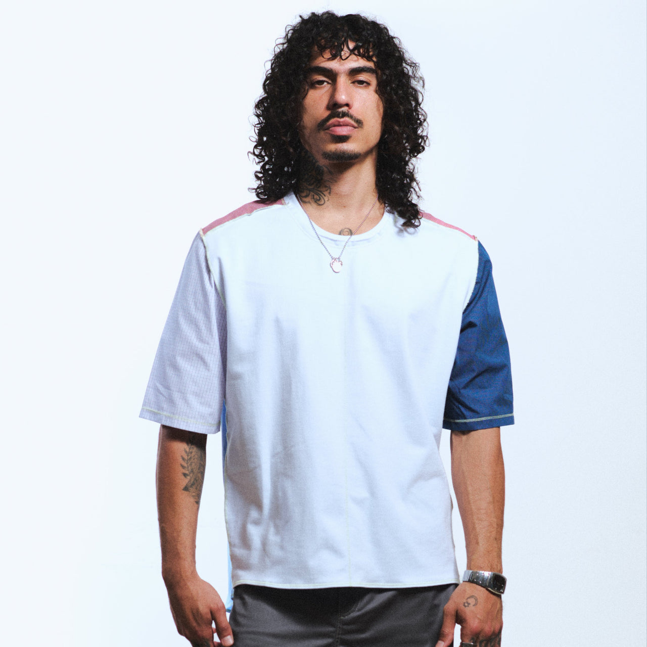 1/2 CAMISA 1/2 SUDADERA MANGA CORTA / blanco, multicolor