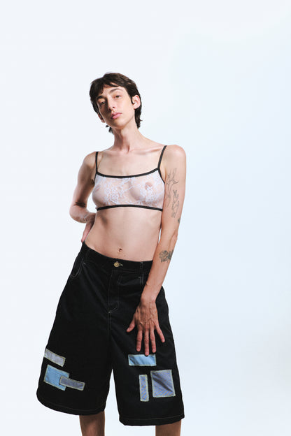 SHORTS LAAARGOS CON PARCHES / negro